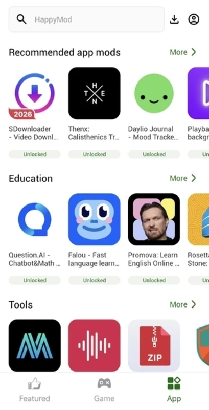 Modlanmış uygulamalar ve oyun seçeneklerini sergileyen HappyMod marketplace ekranı.